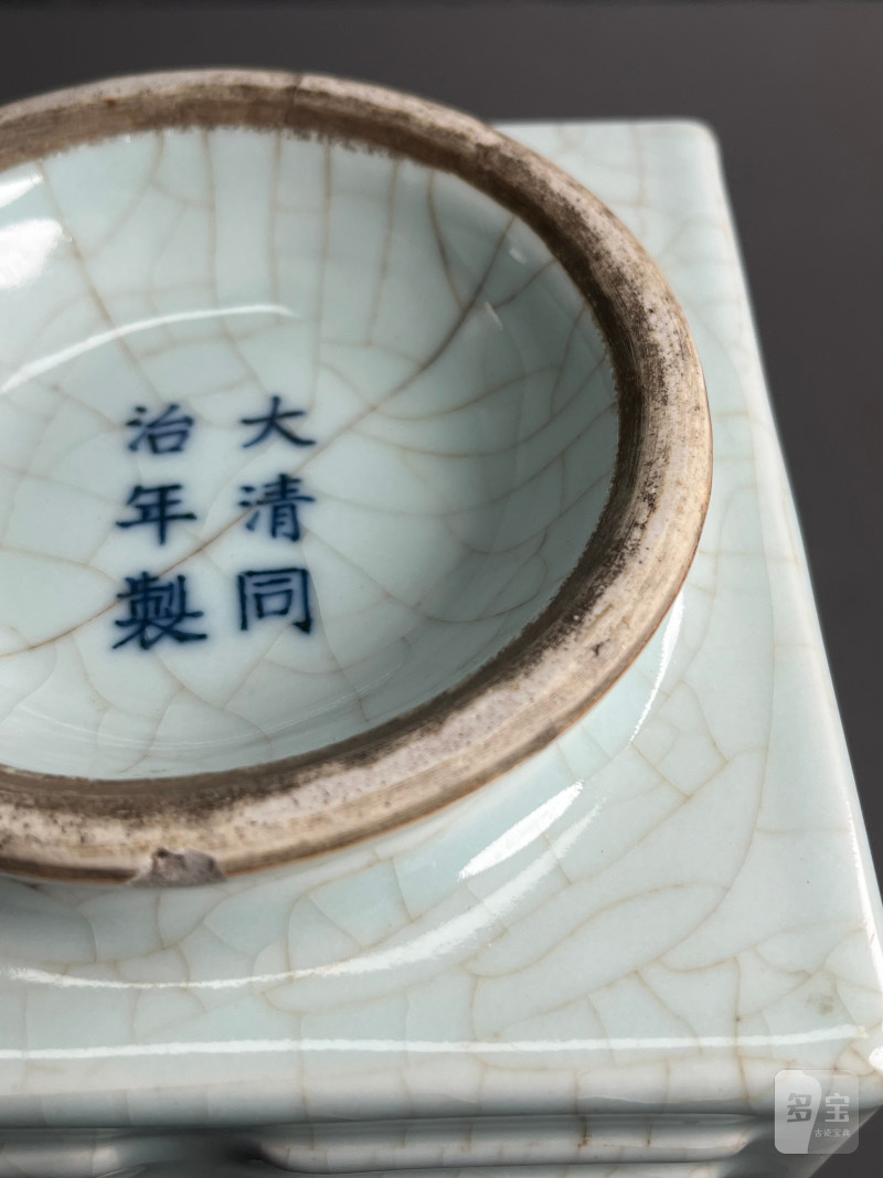 清同治  粉青釉模印八卦纹琮式瓶 - 图14
